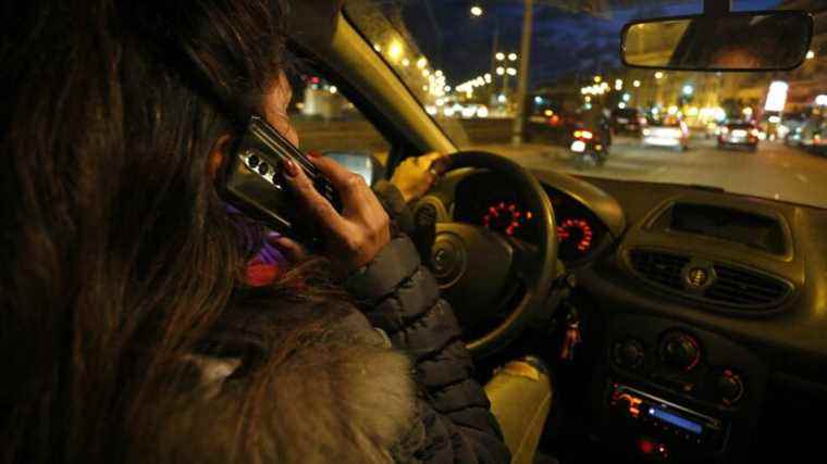 the phone while driving is “a triple source of distraction, manual, visual and cognitive”, warns Road Safety