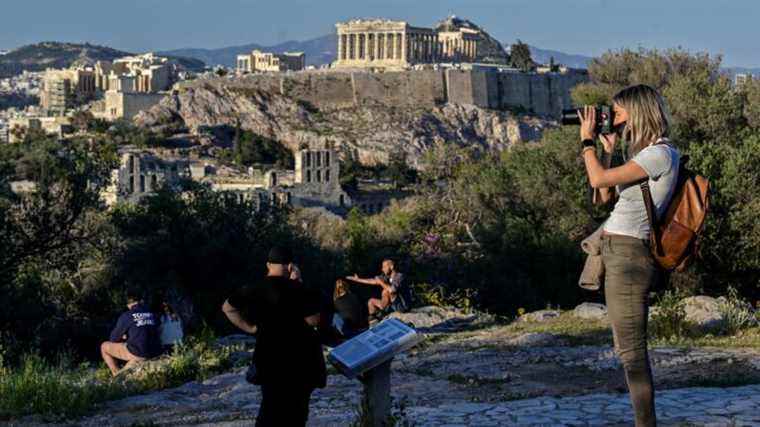 the return of tourists to Spain, Greece and Colombia