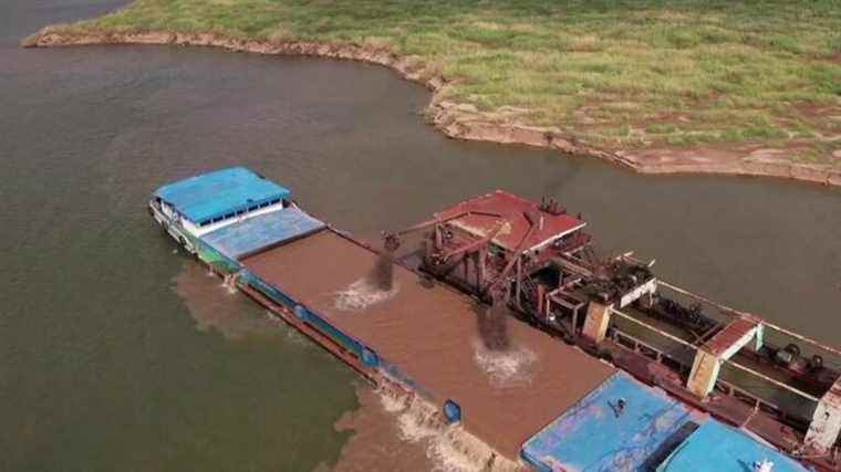 the sand of the Mekong River is plundered, weakening the ecosystems