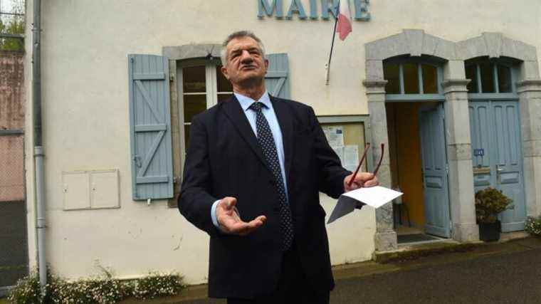 the staging of Jean Lassalle, who had claimed his abstention before the ballot box, causes the cancellation of the ballot in his commune