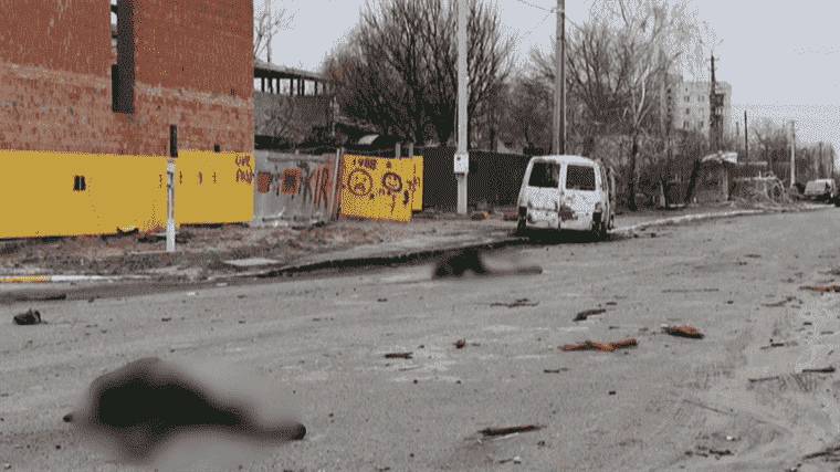 the streets of Boutcha, in the suburbs of kyiv, strewn with corpses