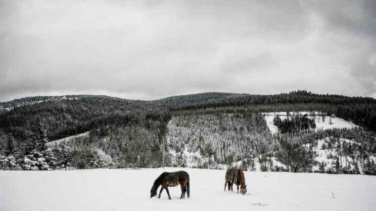 three departments are still on orange alert due to snow and ice