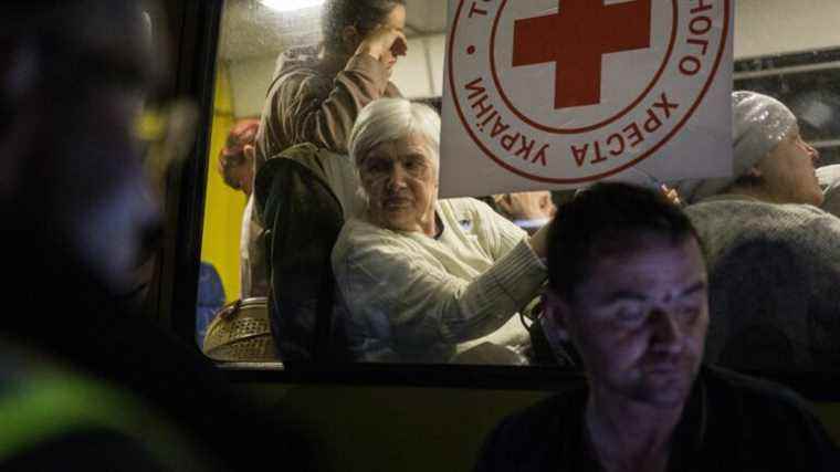 three questions on the difficult organization of a humanitarian convoy to Mariupol