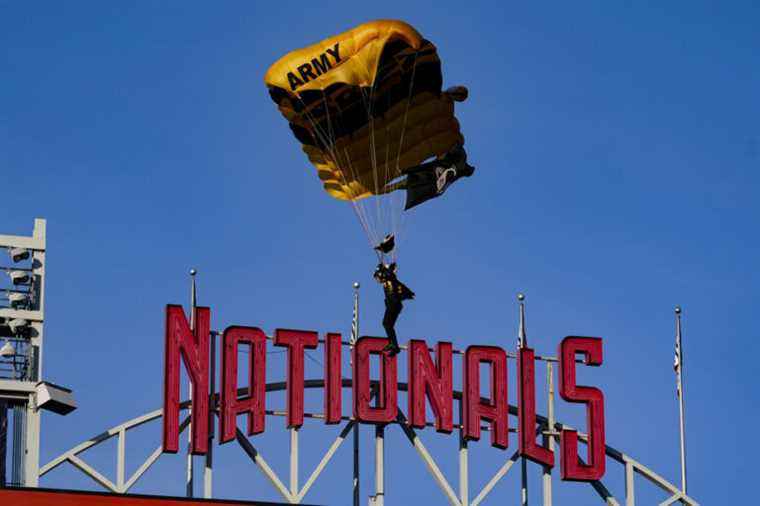 washington |  The Capitol evacuated due to a paratrooper show