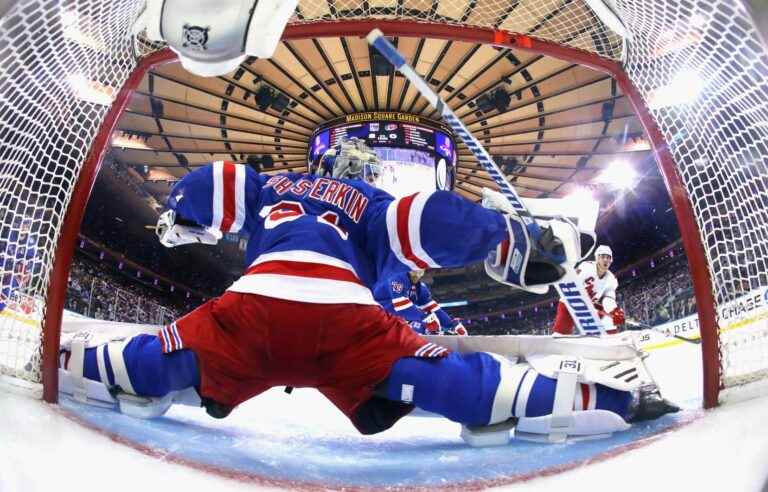 Rangers edge Hurricanes 4-1 in Game 4 to tie series