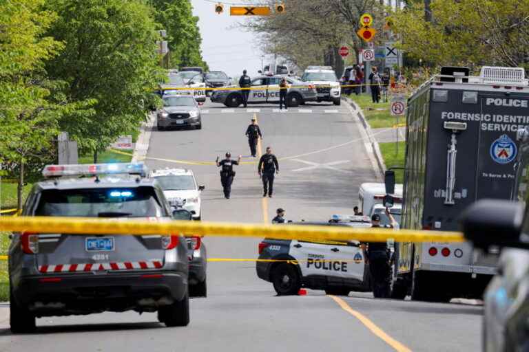 Toronto police kill gunman prowling near schools