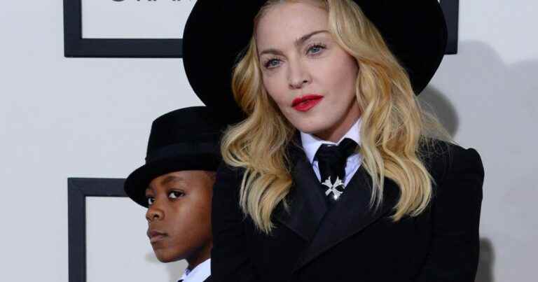 “A family affair”: Madonna reveals herself surrounded by her children in full work