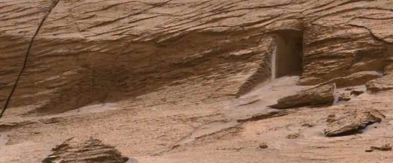 A mysterious “gate” discovered on the planet Mars