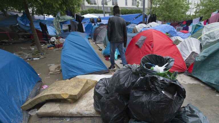 A thousand migrants evacuated from the Eole camp in Paris