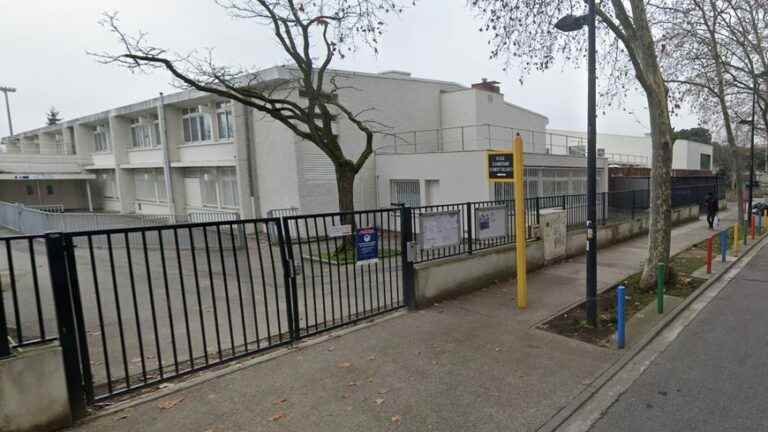 A vandalized school in Toulouse, the town hall lodged a complaint