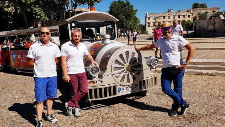 AVIGNON / Ride aboard the little tourist train of Avignon