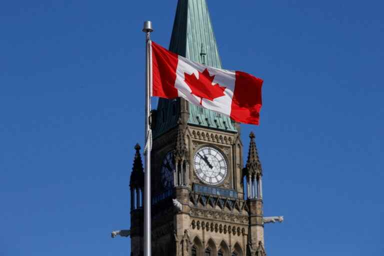 2021-2022 |  Ottawa posts a budget deficit of 95.6 billion