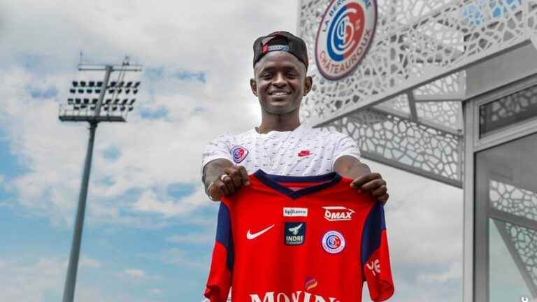 Adama Mbengue extends with Berrichonne