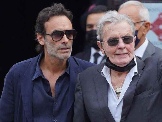 Anthony Delon reframes Pascal Praud and responds to rumors about his father!