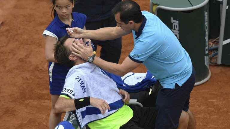 Are there really more doctors mobilized at Roland-Garros than in the emergency room of the nearest hospital?