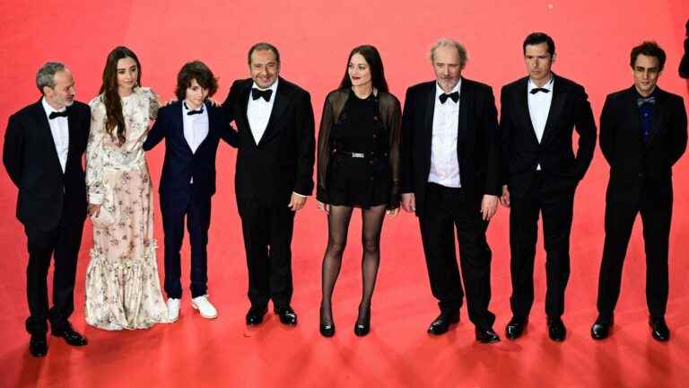 Arnaud Desplechin, Marion Cotillard, Tilda Swinton and Yseult on the red carpet