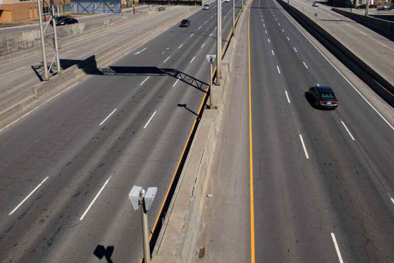 Asphalt on the Metropolitan Highway |  Miles to redo, a year later