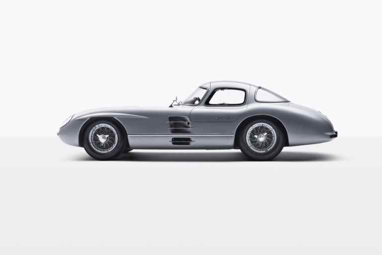 Auctions |  A Mercedes 300 SLR auctioned for 135 million euros, world record