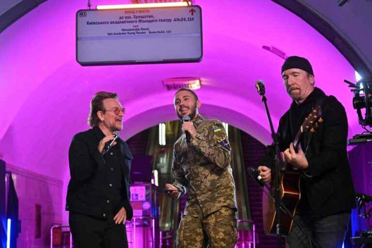 Bono sings peace in the Kyiv metro