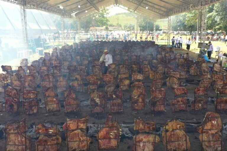 Brazilians claim the biggest barbecue in the world