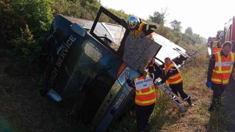 Bus accident on the A11 between Angers and Nantes, 10 people slightly injured