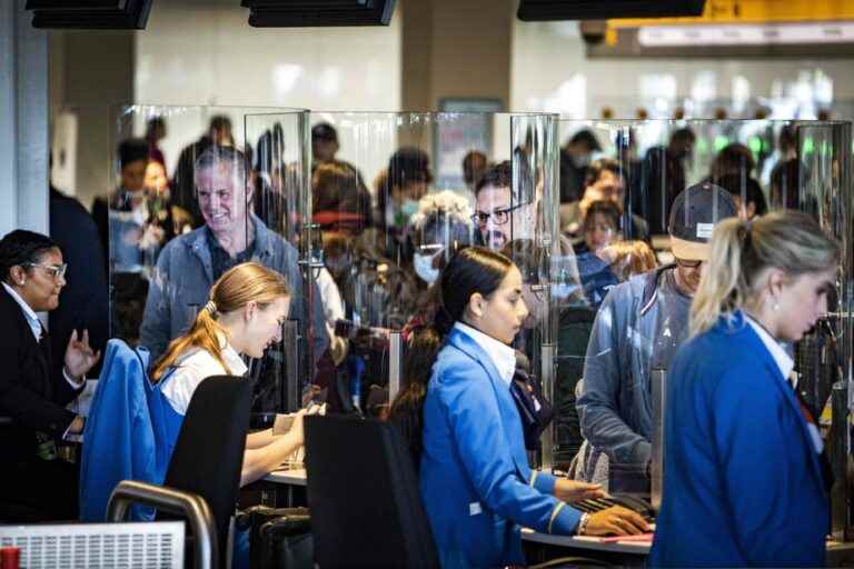 Busy crowds and long queues at Amsterdam Schiphol Airport