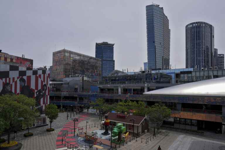 COVID-19 |  New restrictions in Beijing, looking like a ghost town