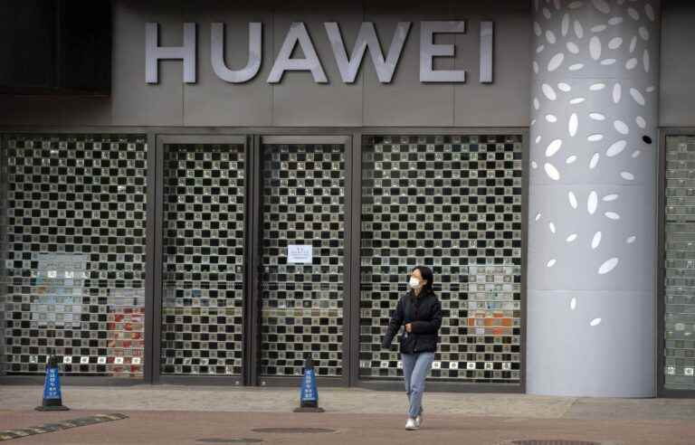 Canada bans Huawei from 5G networks