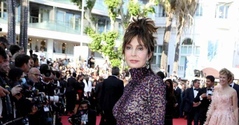 Cannes 2022: Anne Parillaud sensual siren at 62 facing Frédérique Bel and her endless legs