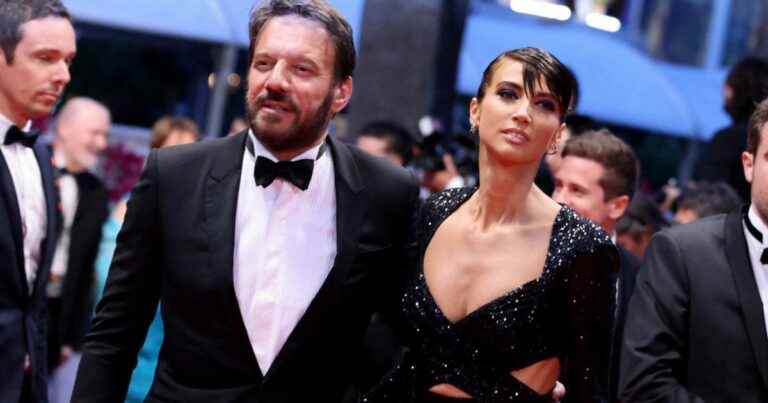 Cannes 2022: Samuel Le Bihan on the arm of his superb companion facing Thomas Hollande and his darling