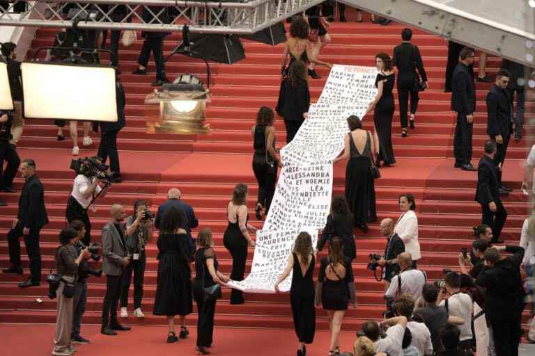 Cannes Film Festival |  A banner with the names of victims of alleged feminicides unfurled on the red carpet