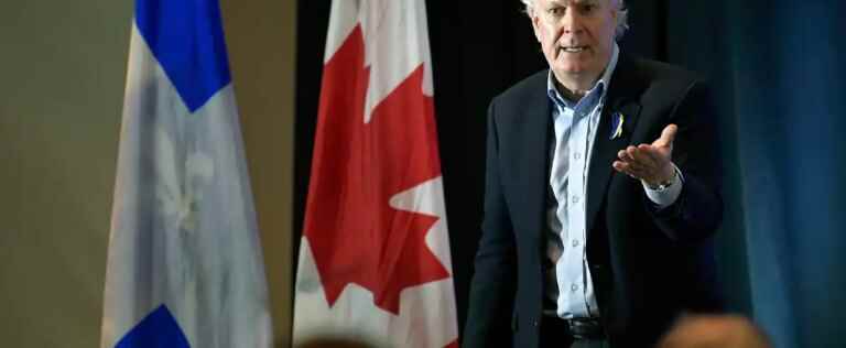 Charest uses secularism to attack Poilievre