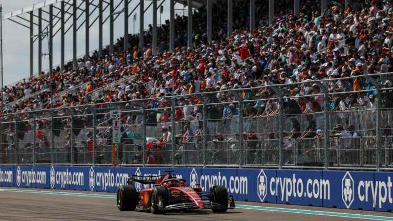 Charles Leclerc in pole position, a 100% Ferrari front row