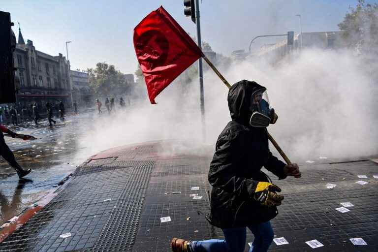 Chile |  Three people injured by bullets during a May Day demonstration