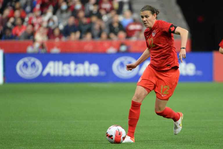 Christine Sinclair scores in Thorns’ season opener