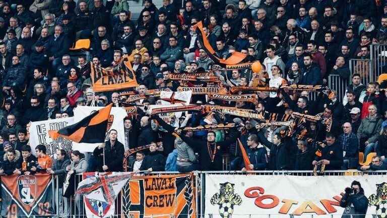 Confident supporters a few hours before a decisive match for Stade Lavallois