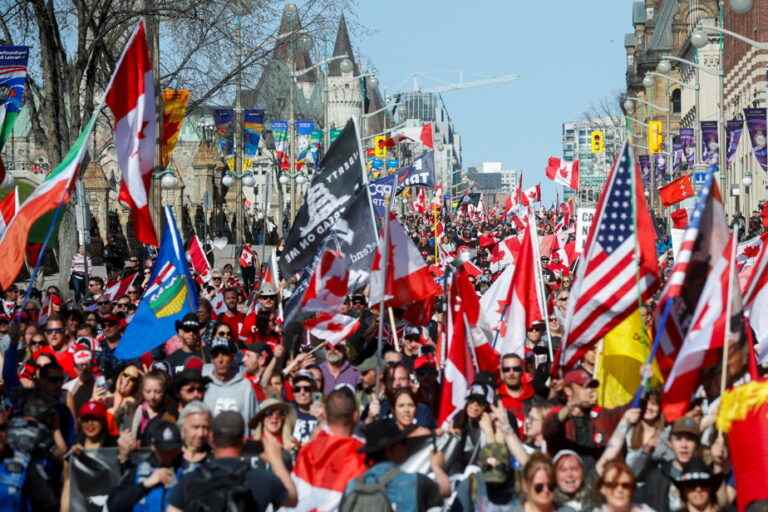 Convoy of motorcyclists |  A large crowd continues to demonstrate in Ottawa against sanitary measures