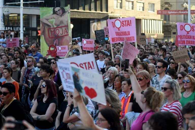 Croatia |  Thousands demonstrate for women’s right to health