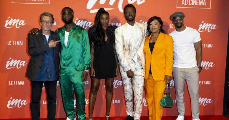 Dadju in family with her mother and her brother, Karidja Touré lovely in a little black dress for Ima