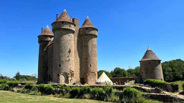 Dive back 600 years with a medieval festival at the Château de Sarzay