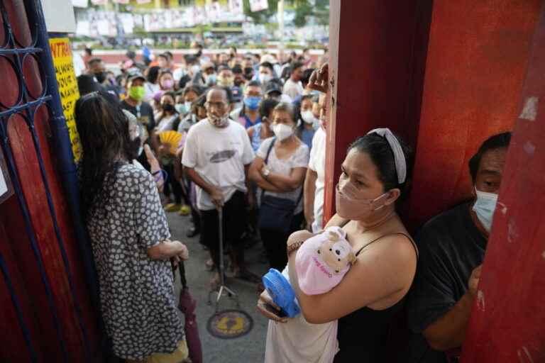 Elections in the Philippines |  The son of former dictator Ferdinand Marcos leads the polls