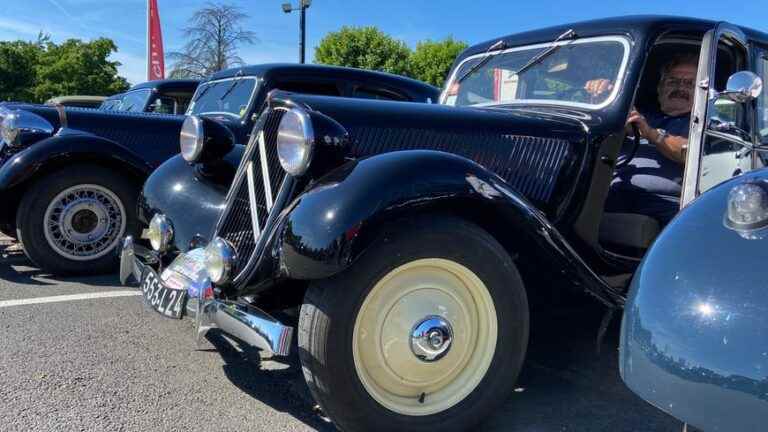 Enthusiasts of the mythical Citroën Traction avant invade the roads of Dordogne