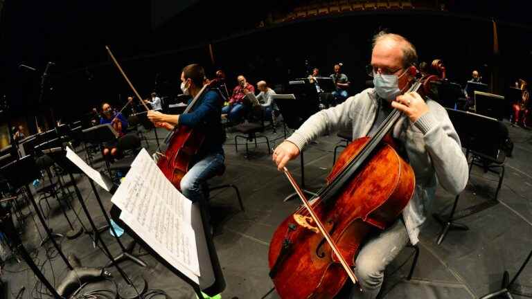 “Everyone to the opera!”  this weekend, everywhere in France: the orchestra at the party