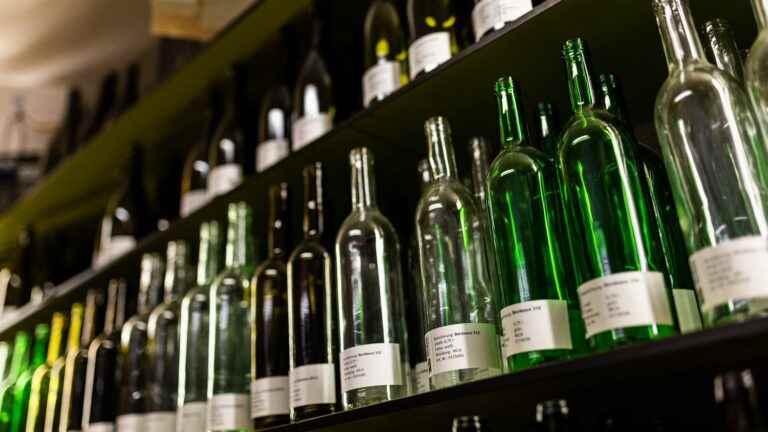 Faced with rising glass prices, winegrowers fear a future shortage of bottles