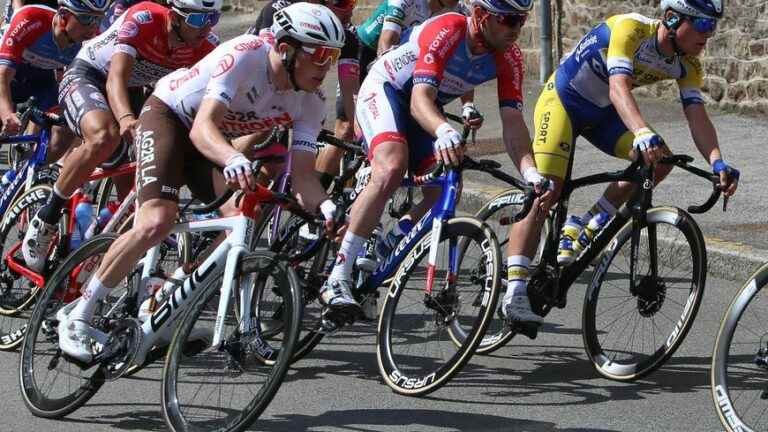 Frenchman Jason Tesson wins the first stage in Andouille