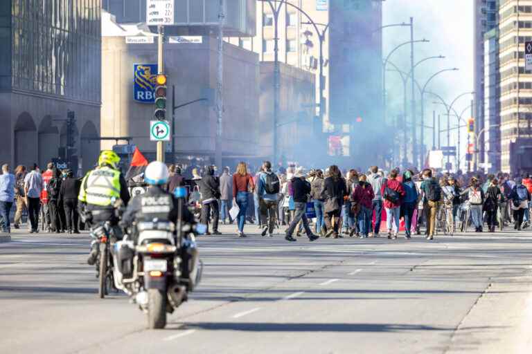 Graffiti and vandalism |  Short anti-capitalist demonstration in downtown Montreal