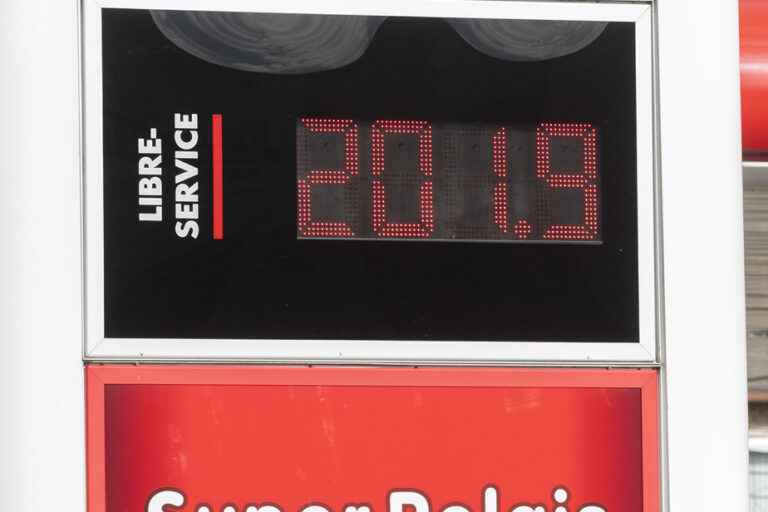 Greater Montreal |  The price of gasoline crosses the $2 mark