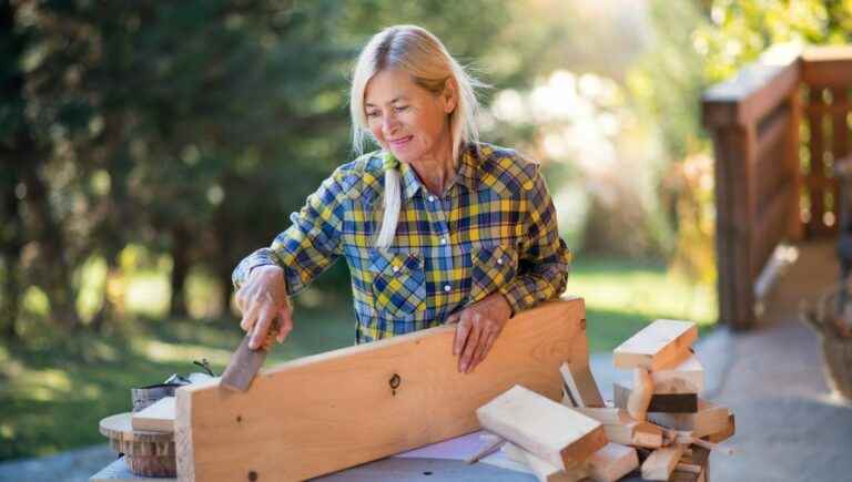 How to strip painted wood with your expert Romain Buquet