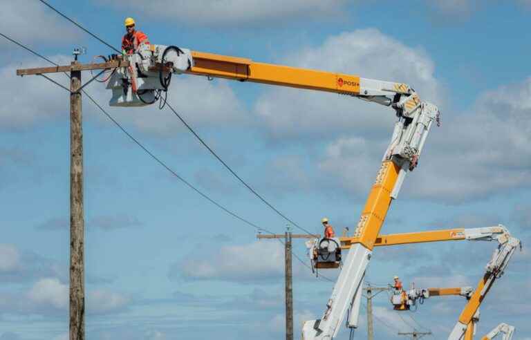 Hydro-Québec will provide an update on the power outages at the end of the morning