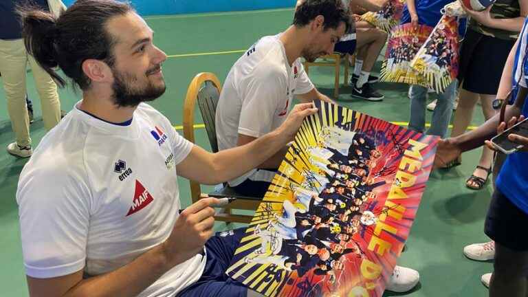 IN PICTURES – The Olympic champions of the French volleyball team stop in Niort